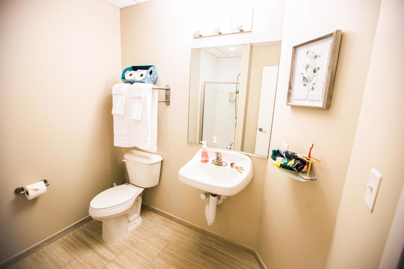 2BR/2BA Brand New Elegant Luxury Suite w/ Gym by ENVITAE Main image 1